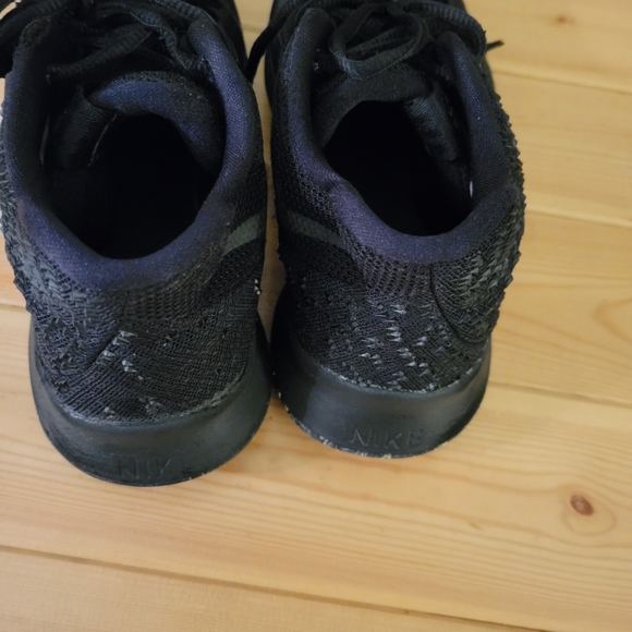 Nike Kyrie black 6.5Y - Picture 7 of 7